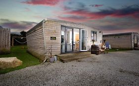 Wheal Prosper- Beautifully Fitted Wooden Lodge Helston Cornwall